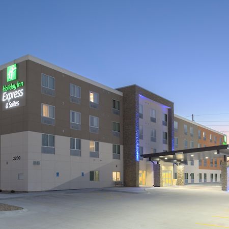Holiday Inn Express & Suites Lincoln I - 80 By Ihg Exterior foto