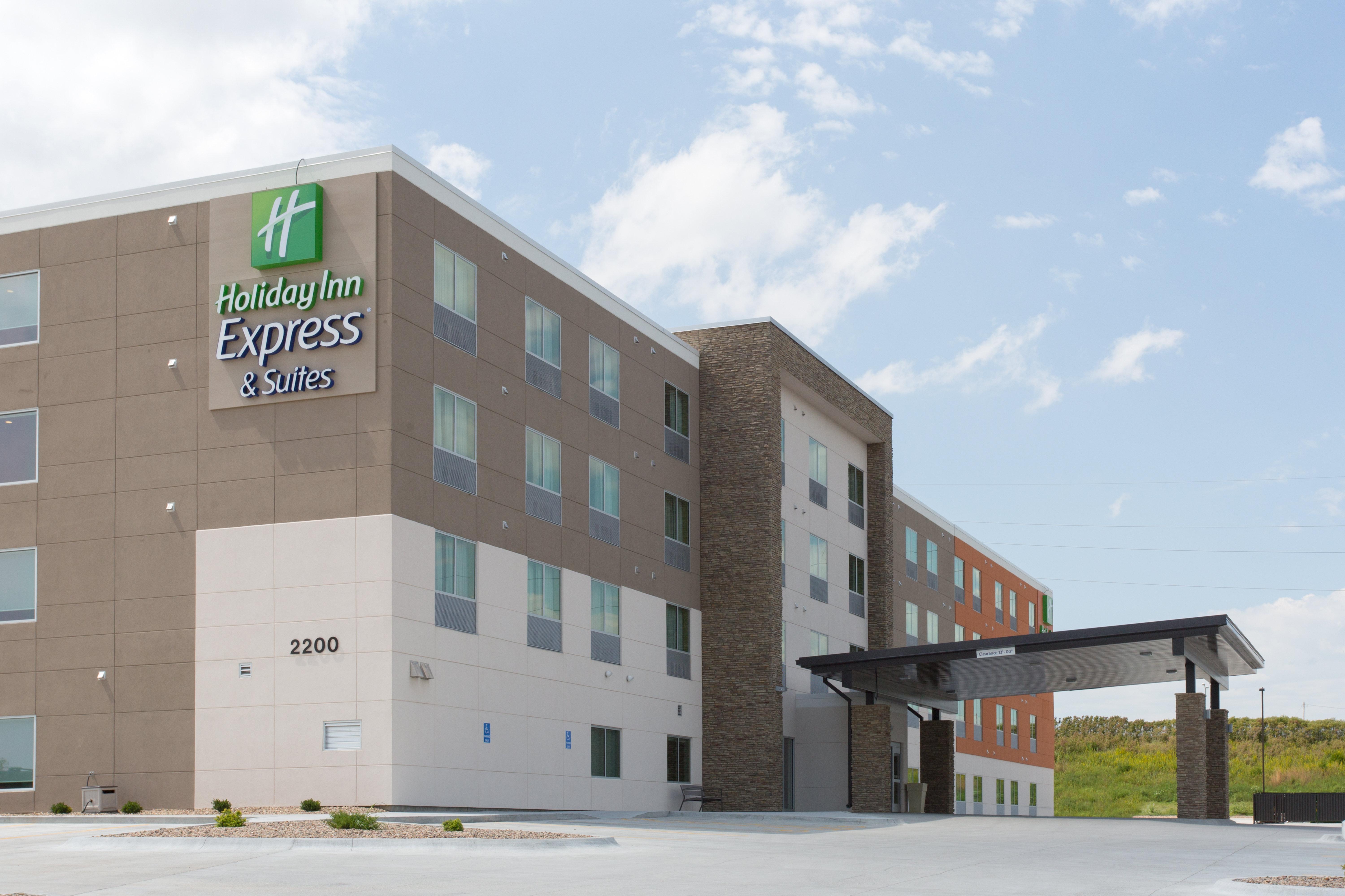 Holiday Inn Express & Suites Lincoln I - 80 By Ihg Exterior foto