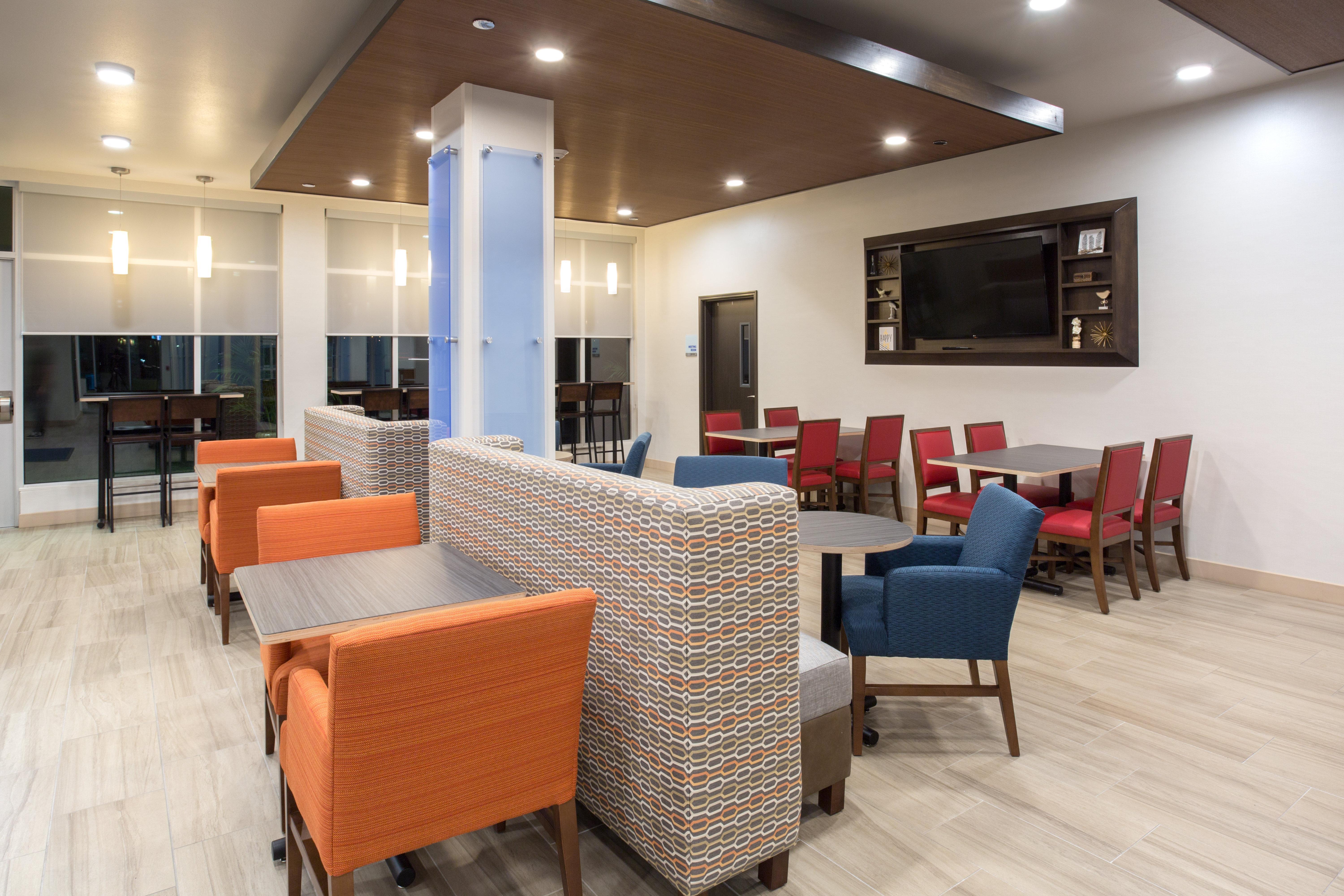Holiday Inn Express & Suites Lincoln I - 80 By Ihg Exterior foto